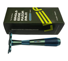 Load image into Gallery viewer, Single-edge razor with 'LEAF' branding in front of its packaging The Leaf Twig Razor - Spruce, Limited Edition