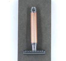 Load image into Gallery viewer, Muhle Safety Razor R89 Closed Comb – Rose Gold Handle
