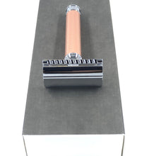 Load image into Gallery viewer, Muhle Safety Razor R89 Closed Comb – Rose Gold Handle

